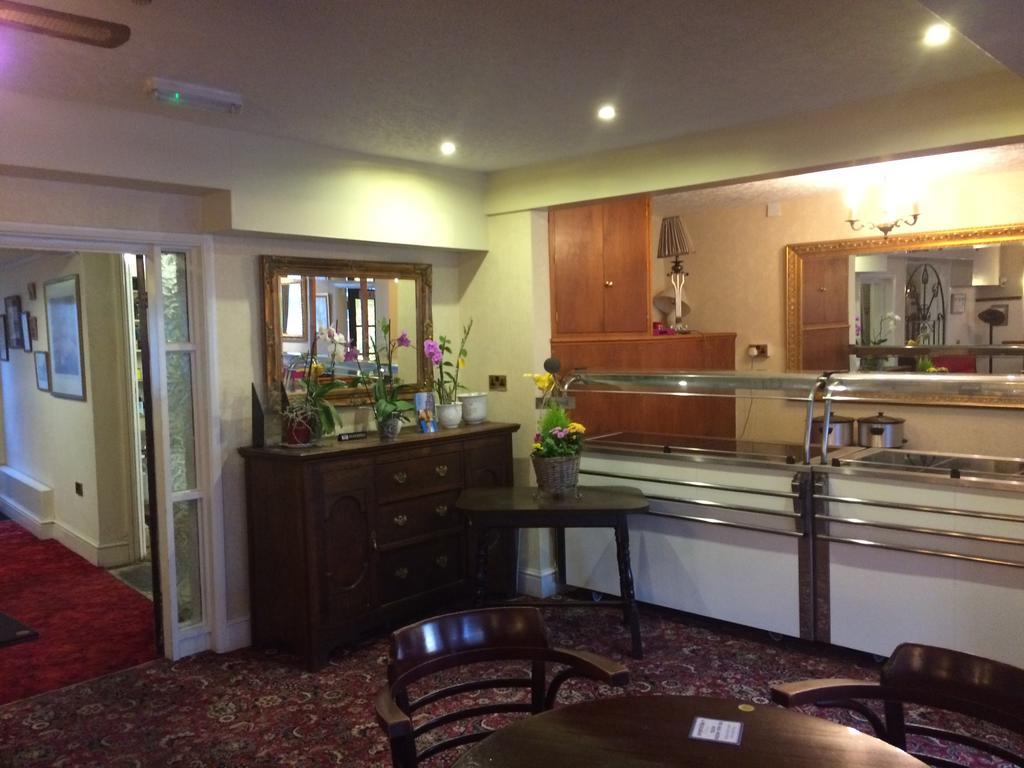 Half Moon Hotel Alford  Exterior photo